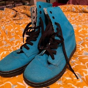 Doc marten canvas women’s size 8 boot